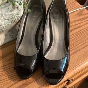 Bandolino Black Heels Classic Design